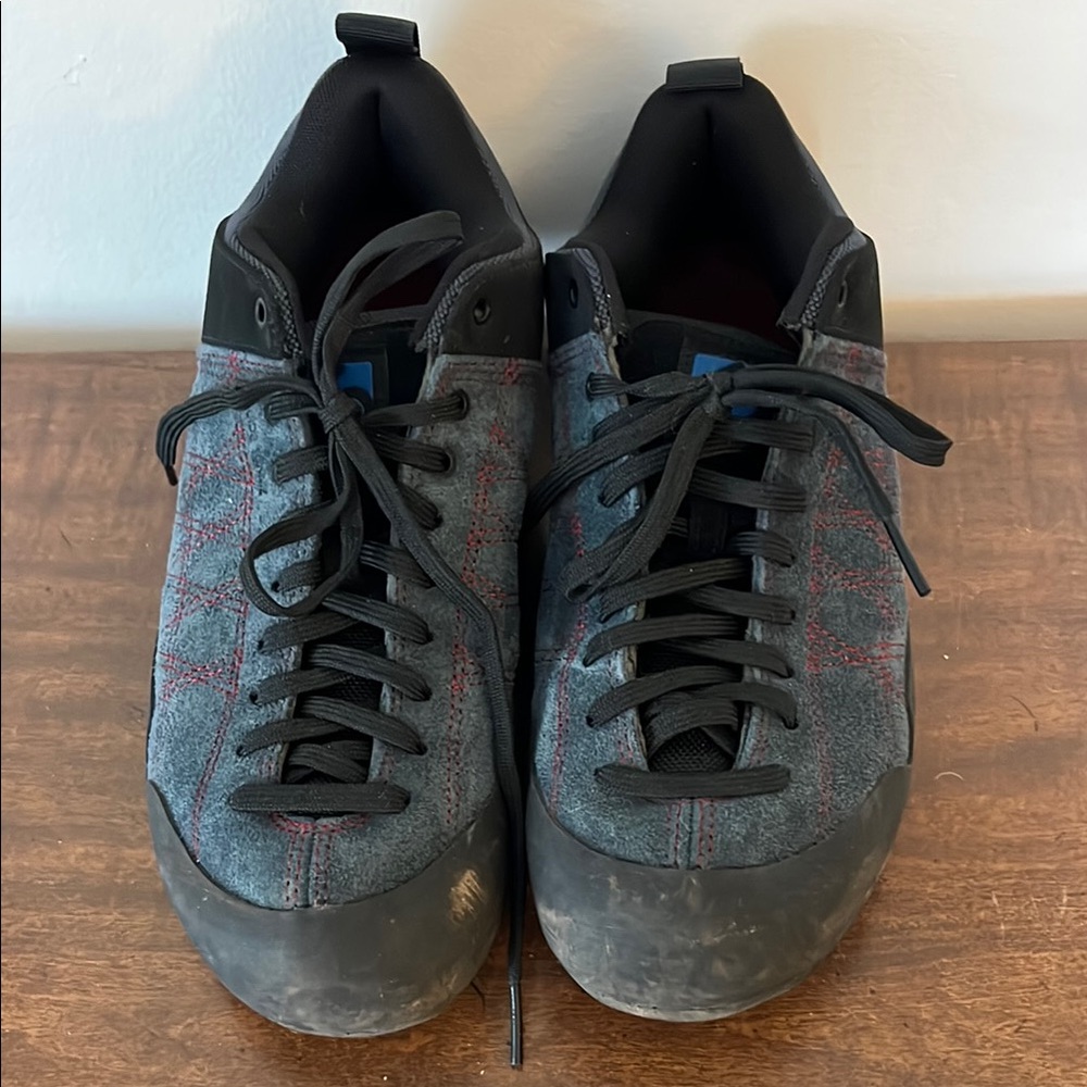 Five Ten Women’s approach shoes. Size 8.5